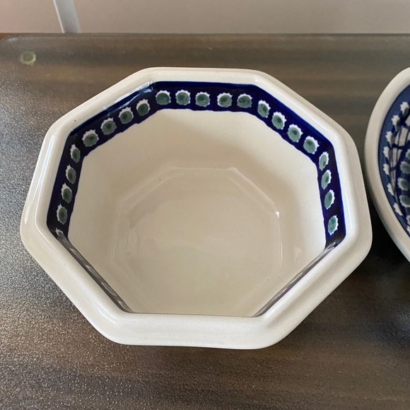 Bolesawiec Polish Pottery Lattice Peacock Octagon Bowl & Divided Dish Set - Picture 2 of 9